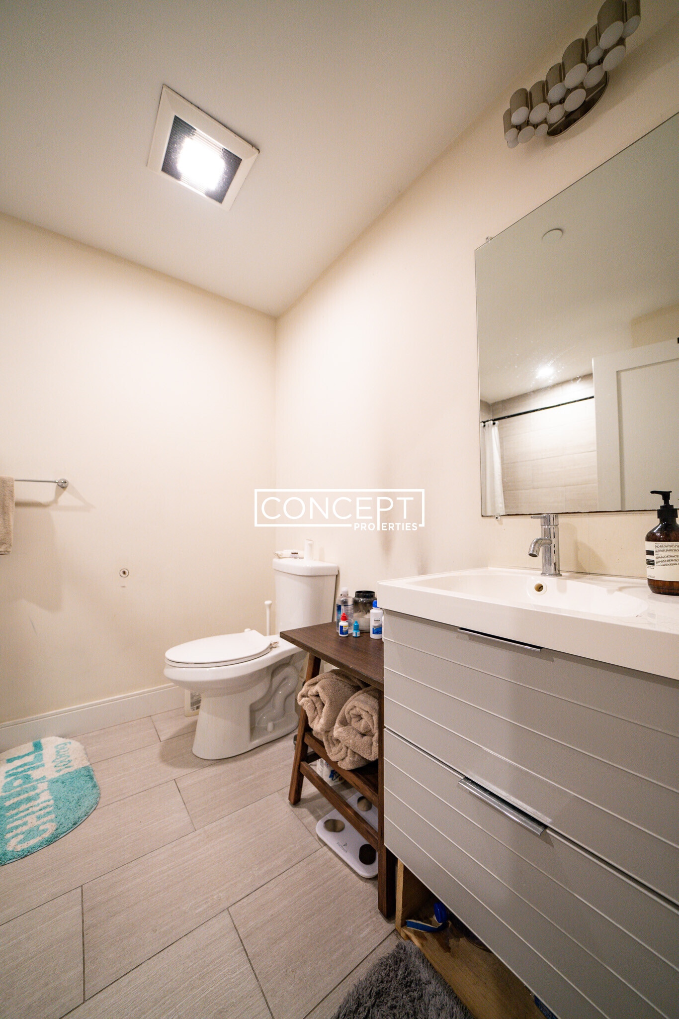 Building Photo - 988 Tremont St