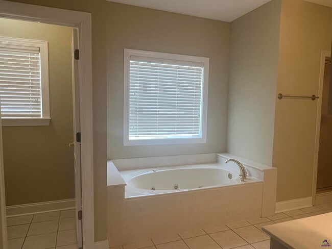 Building Photo - 104 Prestige Dr