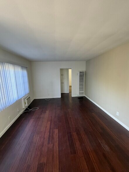 Building Photo - 2616 crestmoore pl