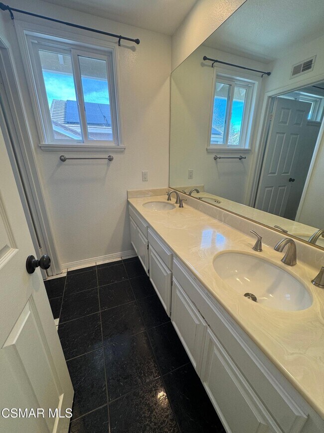 Building Photo - 2479 Rikkard Dr