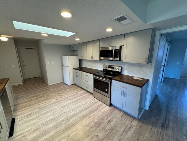 Building Photo - 55+ Sun City Home