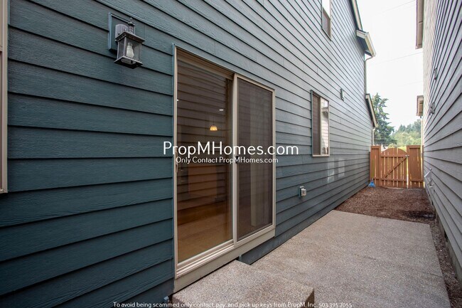 Building Photo - Four Bedroom Home in King City!