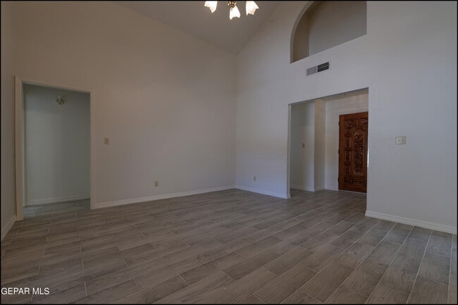 Building Photo - 129 Torrey Pines Dr