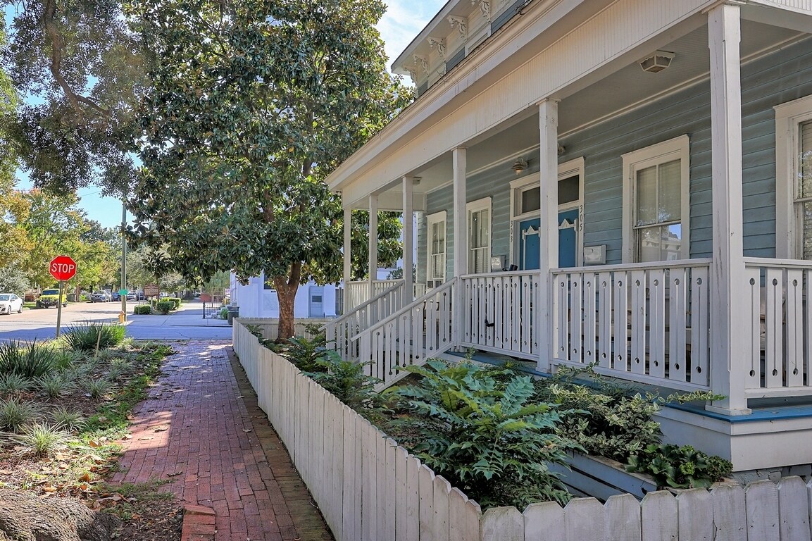 Building Photo - 303 W Park Ave