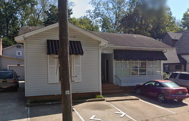 Building Photo - 118 Robins St