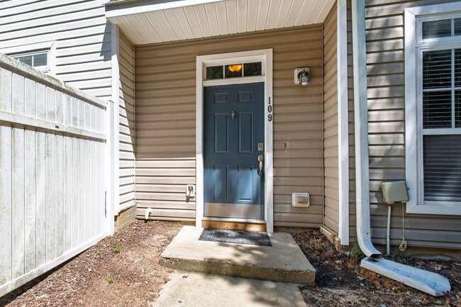 Building Photo - Raleigh Retreat: Modern 3BR Townhome with ...