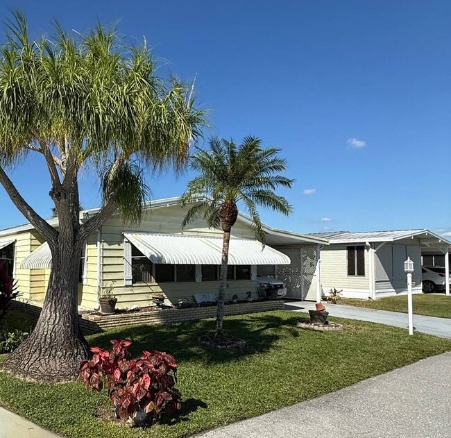 Building Photo - 128 Needle Palm Ln