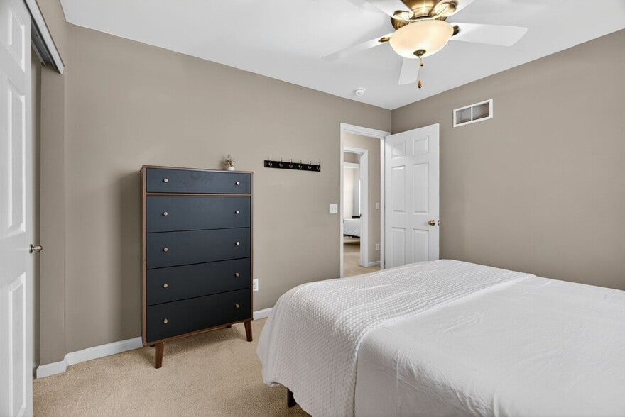 Building Photo - 27 Crimson Leaf Ct