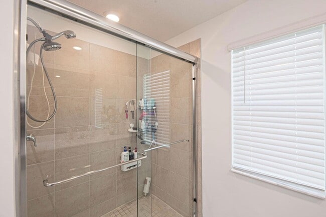 Building Photo - 12686 NW Copper Creek Dr