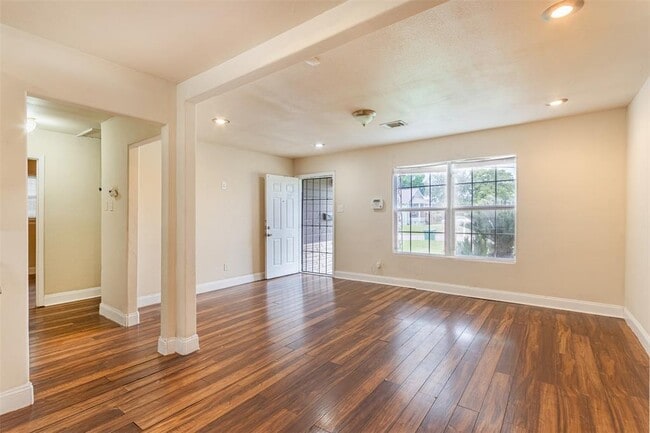 Building Photo - 10601 Murr Way