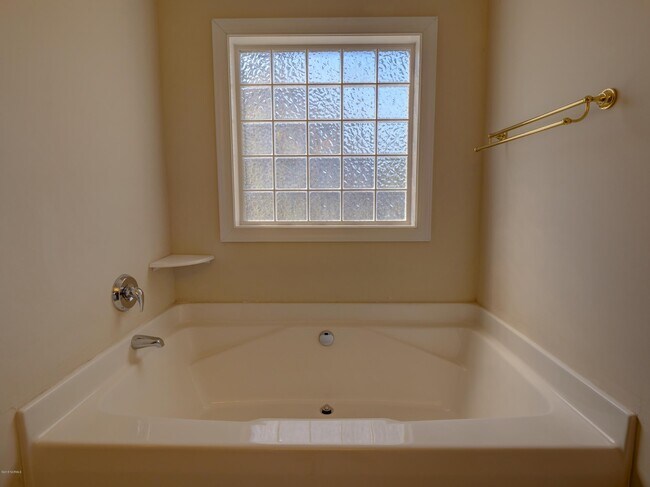 Building Photo - 217 Windchime Dr