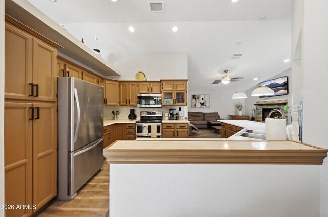 Building Photo - 10432 W Avalon Dr