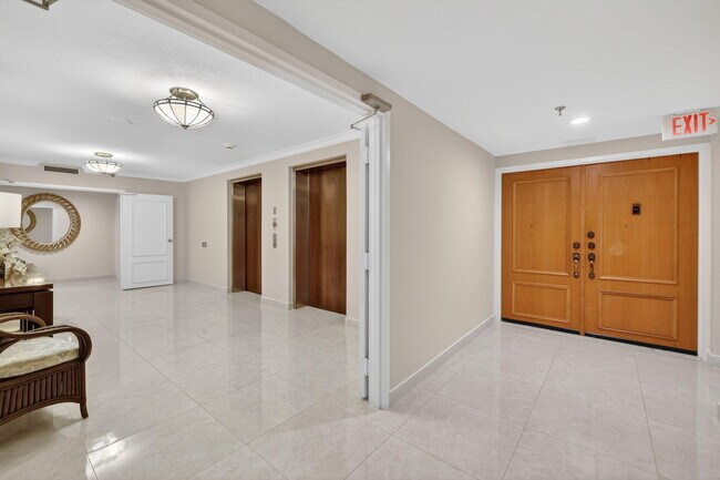 Building Photo - 9960 S Ocean Dr