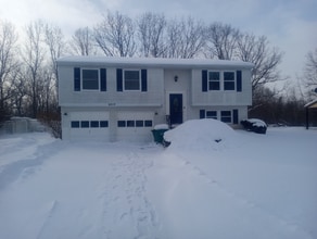 Building Photo - 6614 Royal Pkwy S