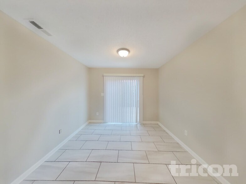 Building Photo - 12298 Wolf Run Rd