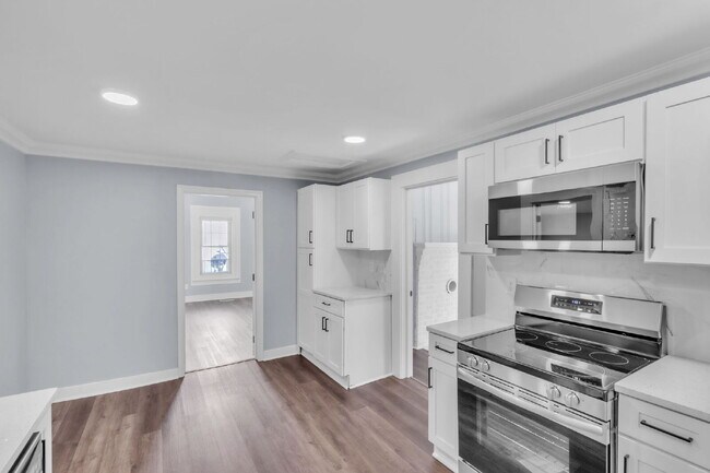 Building Photo - Cozy 2BR, 1BA Home with Spacious Yard