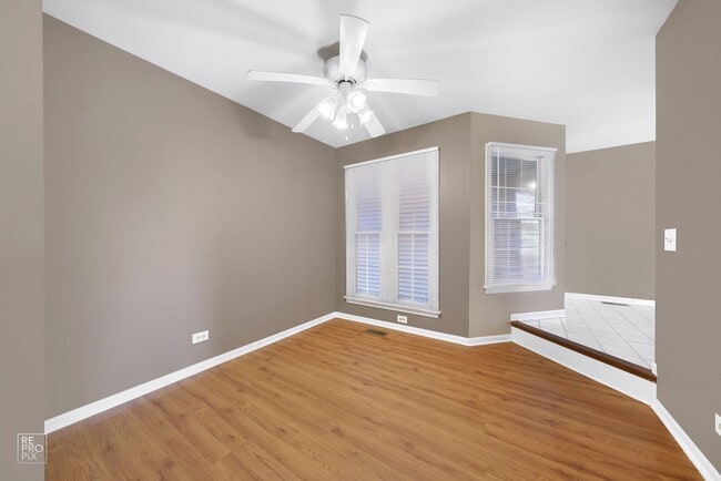 Building Photo - Elgin Two Bedroom with Loft and Two Car Garage