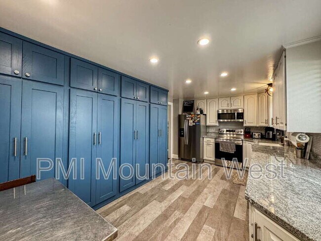 Building Photo - 714 W 850 S