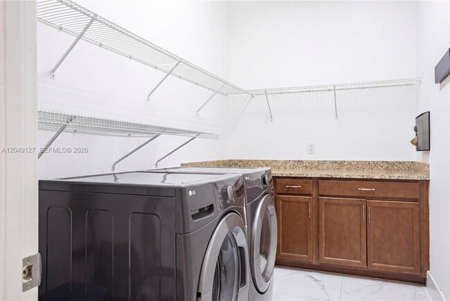 Building Photo - 5850 Whippoorwill Cir