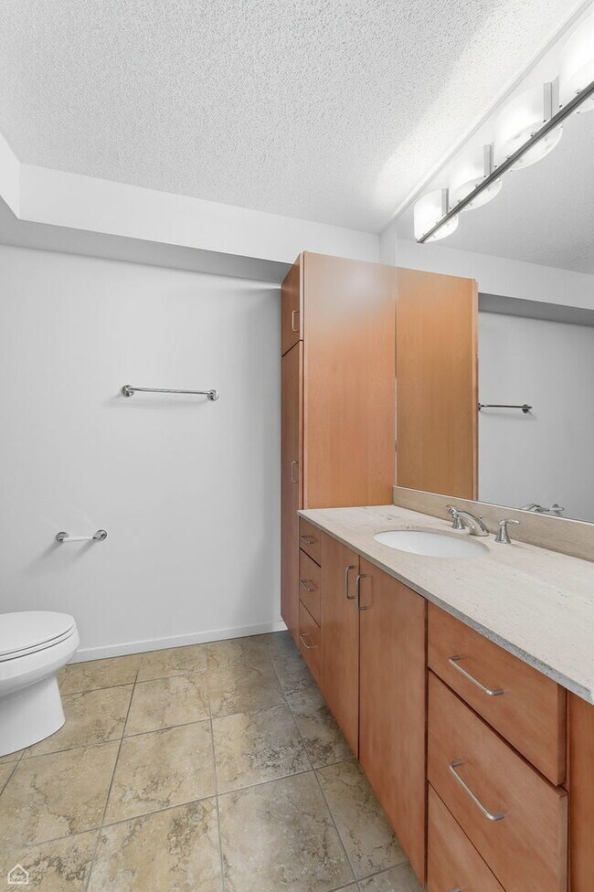 Building Photo - 9725 Woods Dr