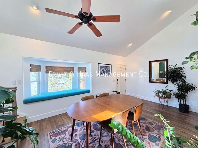 Building Photo - 242 Ximeno Ave