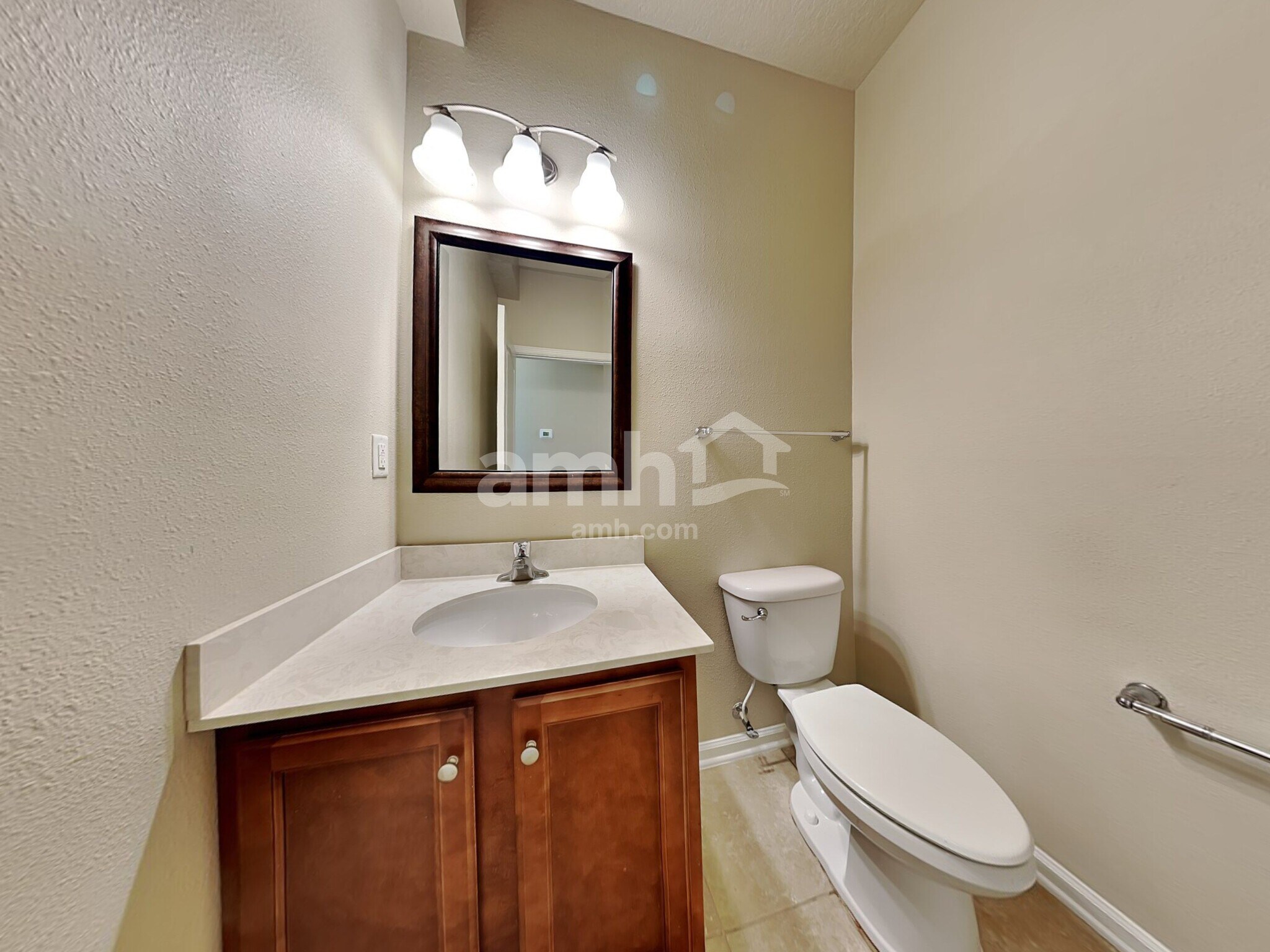 Building Photo - 332 Silver Glen Ave