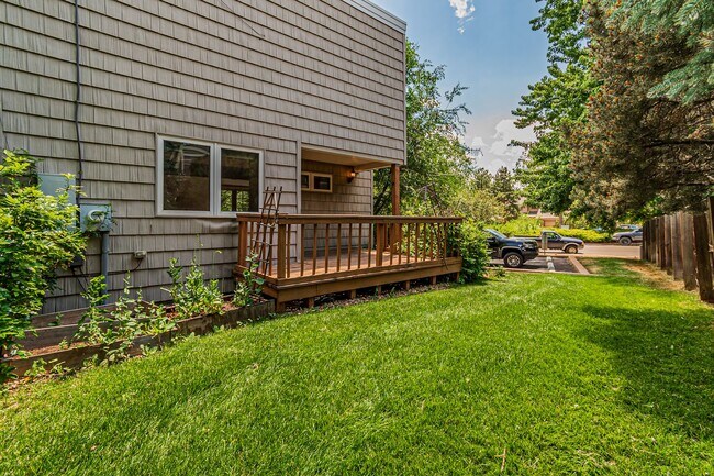 Building Photo - 3BD, 2.5BA Boulder Townhome with 2 Parking Spots