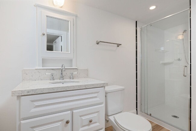 Building Photo - "Delightful 1-Bedroom Apartment in Historic Home!"