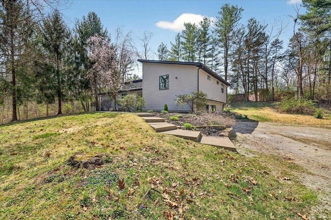 Building Photo - 4620 S Woodbine Dr