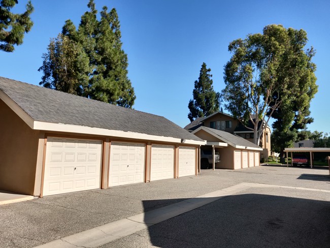 Building Photo - Pepperwood Villas