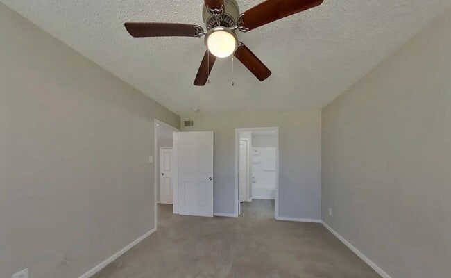 Building Photo - MOVE IN READY