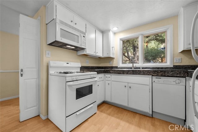 Building Photo - 2304 Woodland Dr