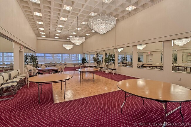 Building Photo - 1370 S Ocean Blvd