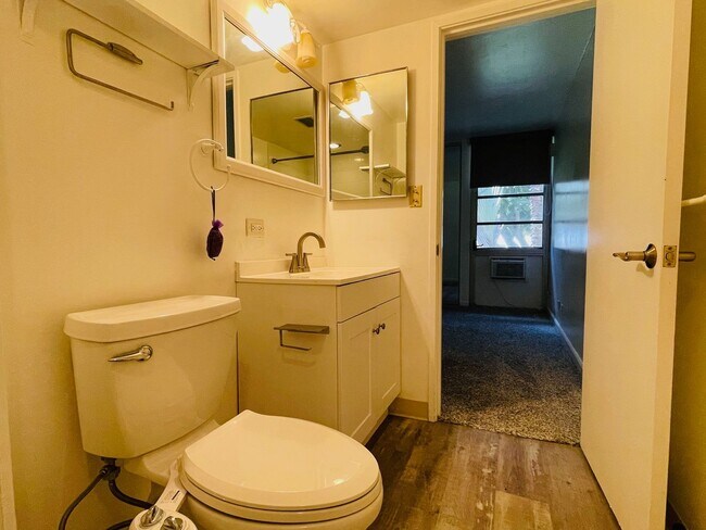 Building Photo - Partly Furnished 2-bedroom, 2-bath condo a...