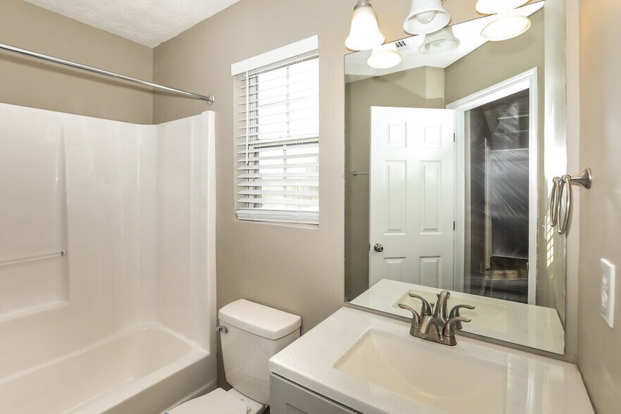 Building Photo - 6035 Flagstaf Walk