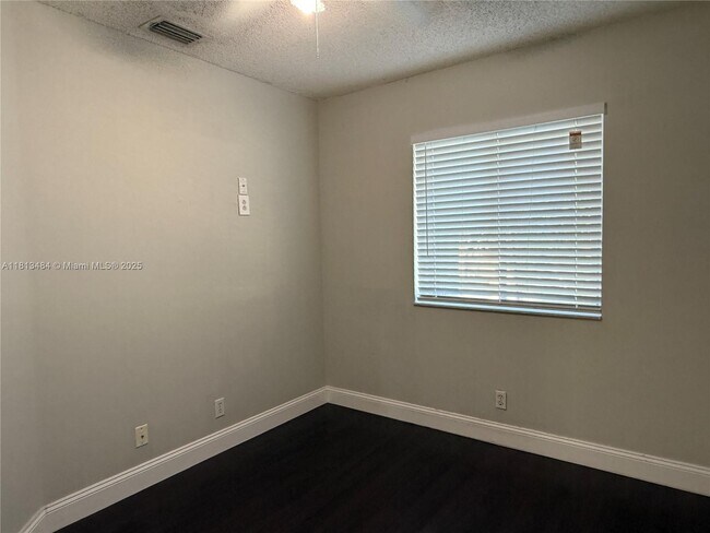 Building Photo - 17432 SW 140th Ct