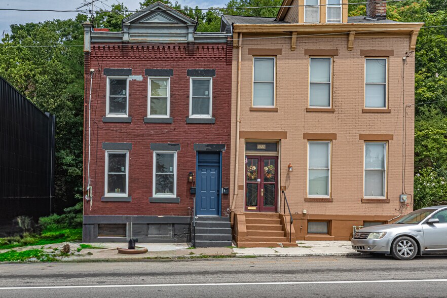 Building Photo - 2325 5th Ave