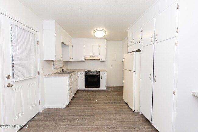 Building Photo - 318 Richlands Ave