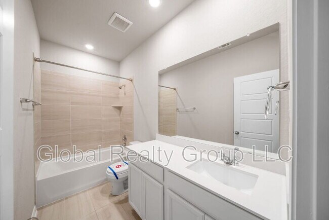Building Photo - 1220 Ella Xing