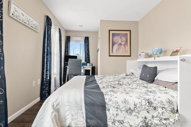 Building Photo - 98 Poplar St