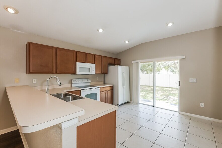 Building Photo - 7804 Maroon Peak Dr
