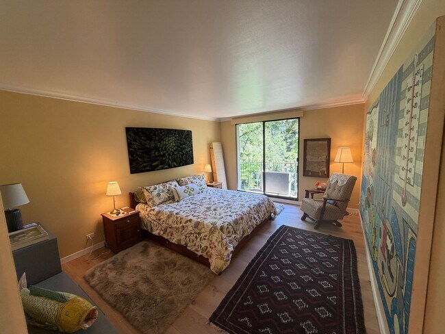 Building Photo - 3 bedroom | 2 bathroom | 4th floor condo in East Sacramento
