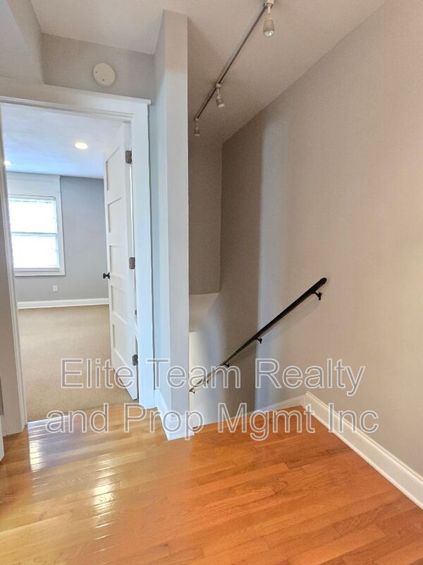 Building Photo - 3722 Park Rd