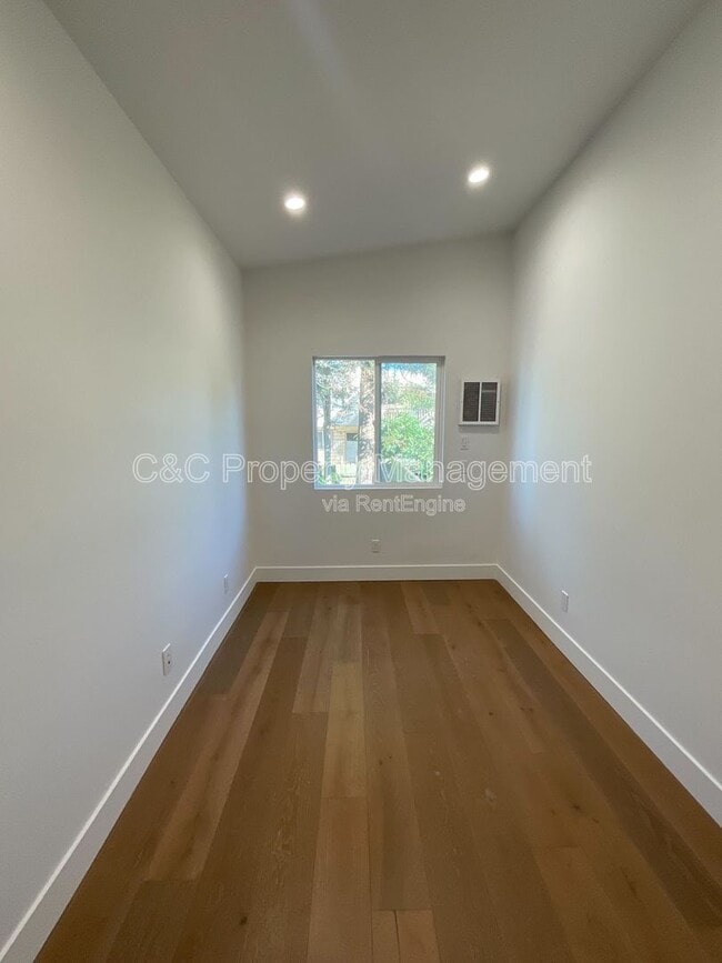 Building Photo - 182 Los Olivos Ave