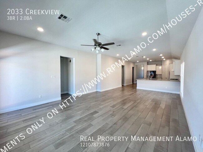 Building Photo - 2033 Creekview-