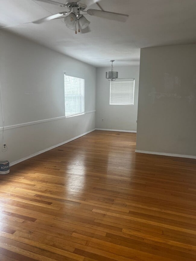 Building Photo - Delaney Park Apartment