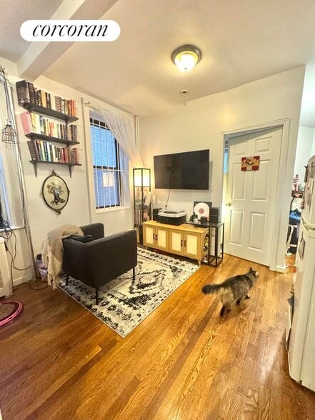 Primary Photo - 413 E 70th St