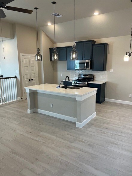 Building Photo - 3336 Vine Ter Trce