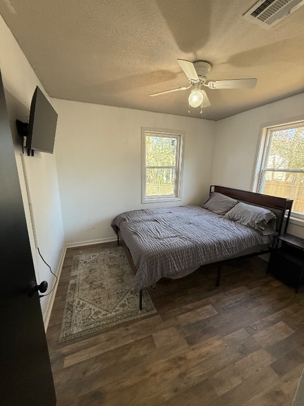 Building Photo - 320 Hilbert Dr