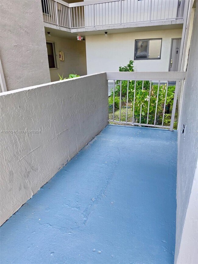 Building Photo - 1121 SW 122nd Ave
